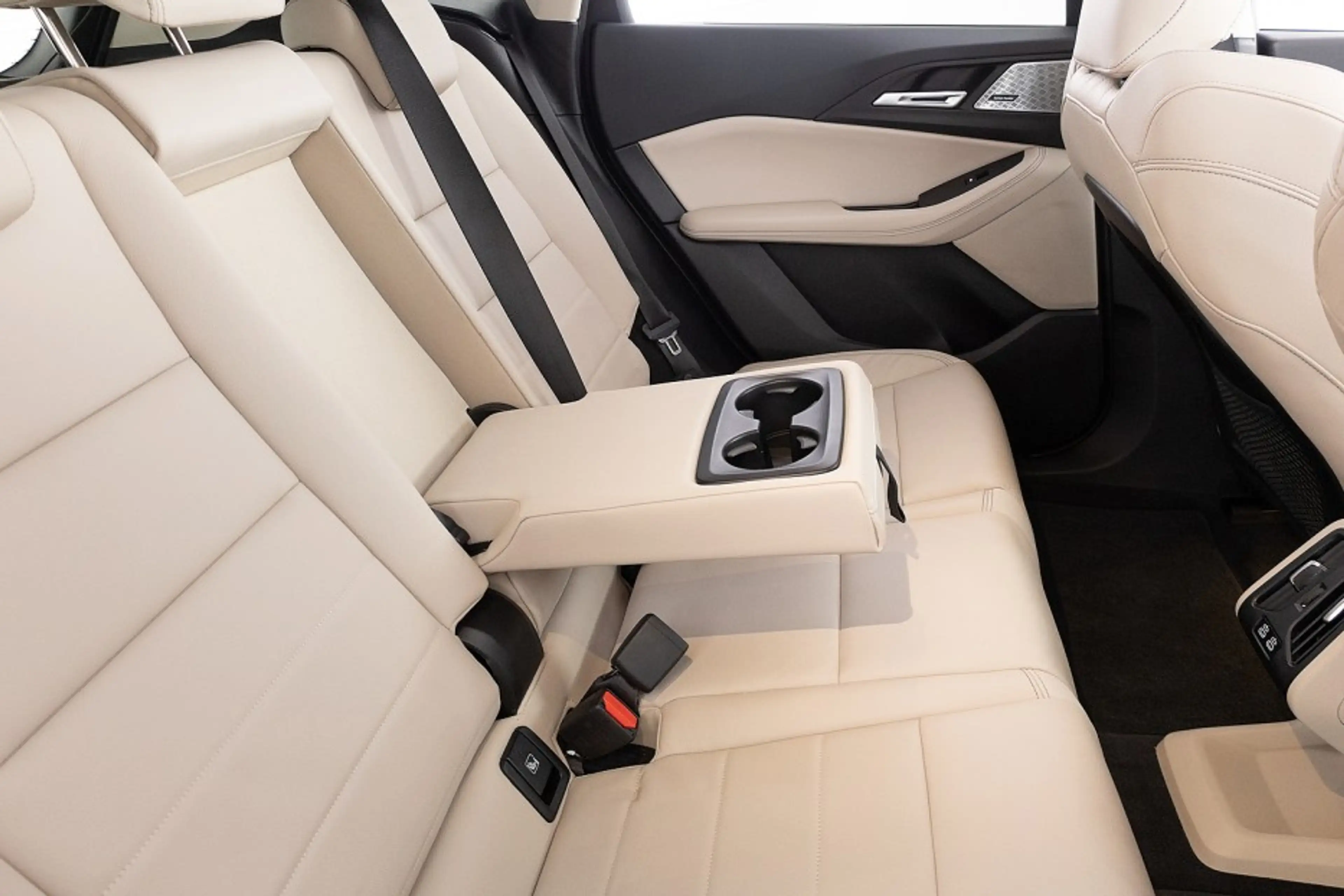 BMW 230 2-serie ActiveTourer 230e xDrive Luxury line | PAN — photo 13