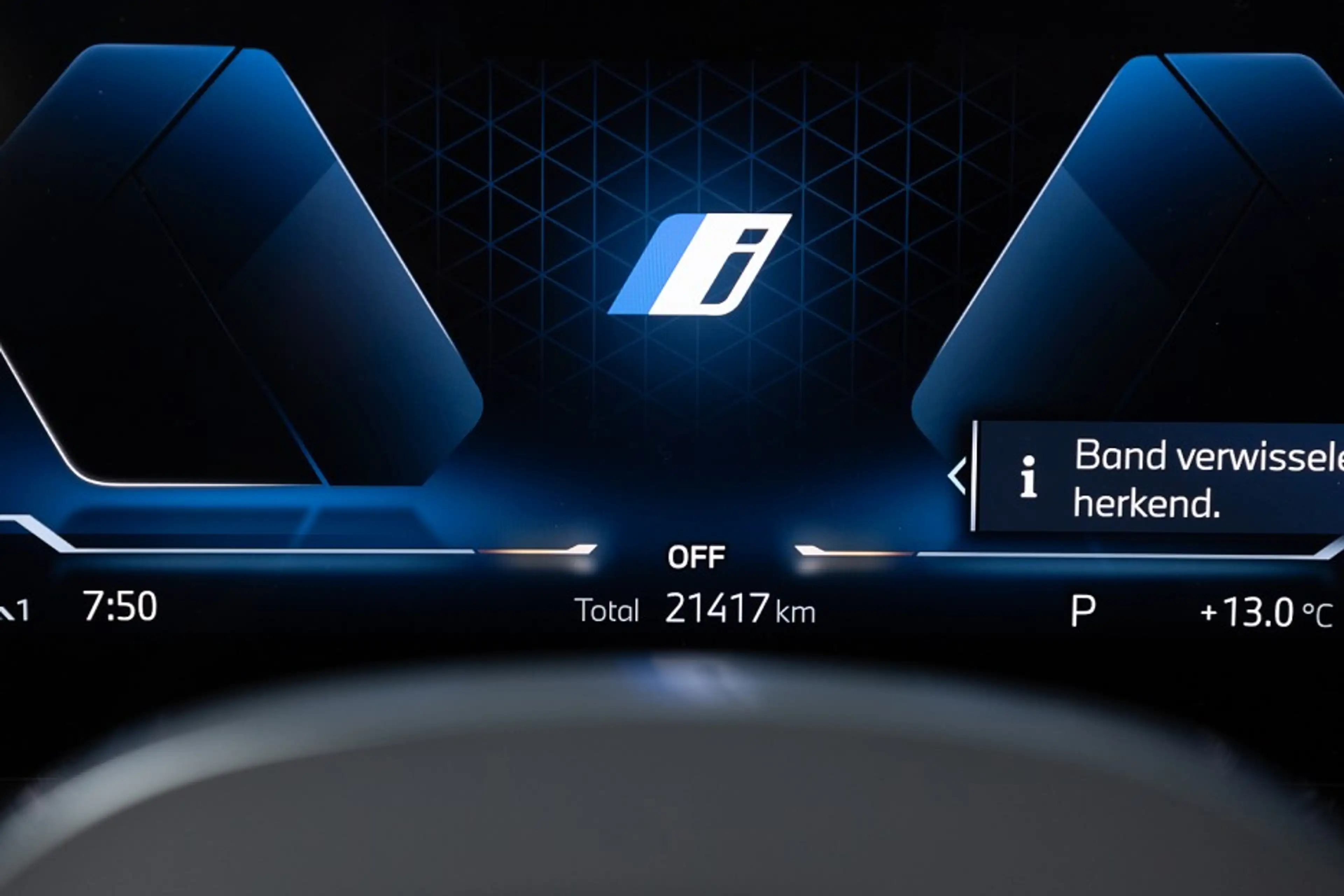 BMW 230 2-serie ActiveTourer 230e xDrive Luxury line | PAN — photo 36