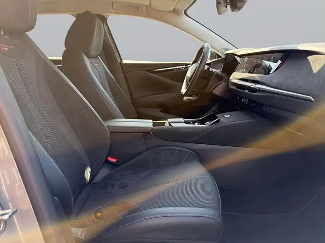 DS Automobiles DS 4 view 13