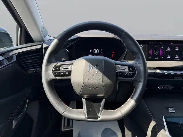 DS Automobiles DS 4 view 15
