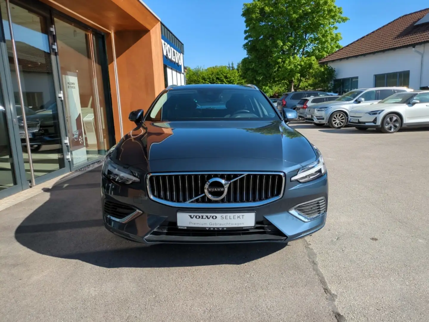 Volvo V60 Core Recharge Plug-In Hybrid AWD T6 Twin Engine EU Bleu - 2