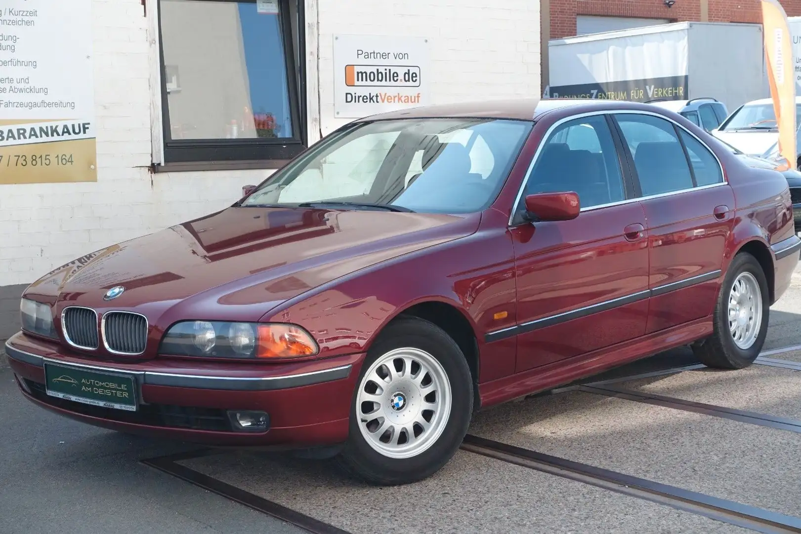 BMW 523 i Limousine//1.HAND//TÜV//SER. NEU//ROSTFREI/ Roşu - 2
