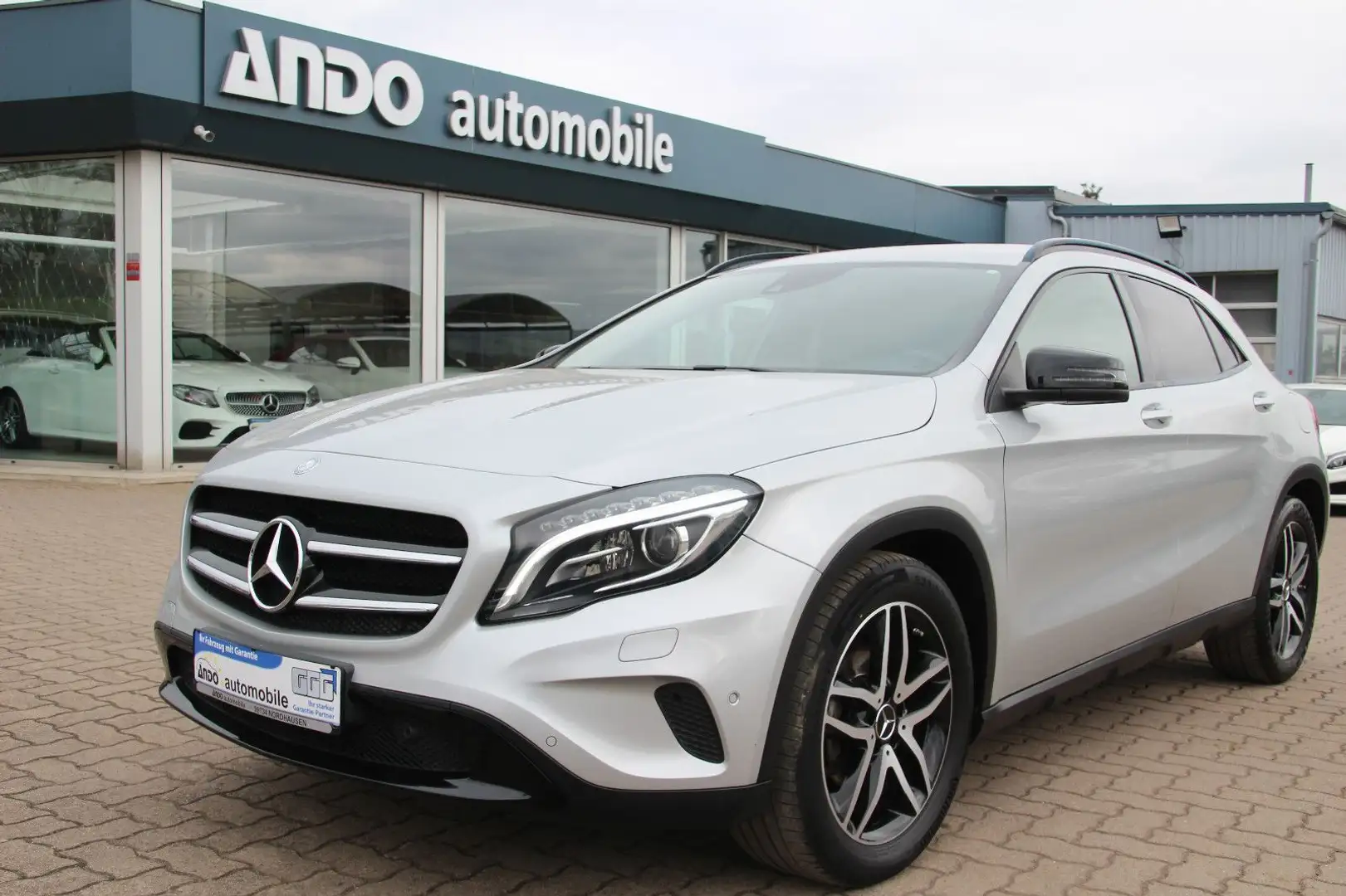 Mercedes-Benz GLA 200 GLA200 Night Xenon/Navi/Teilleder/Sportsitze/EU6 Silber - 1