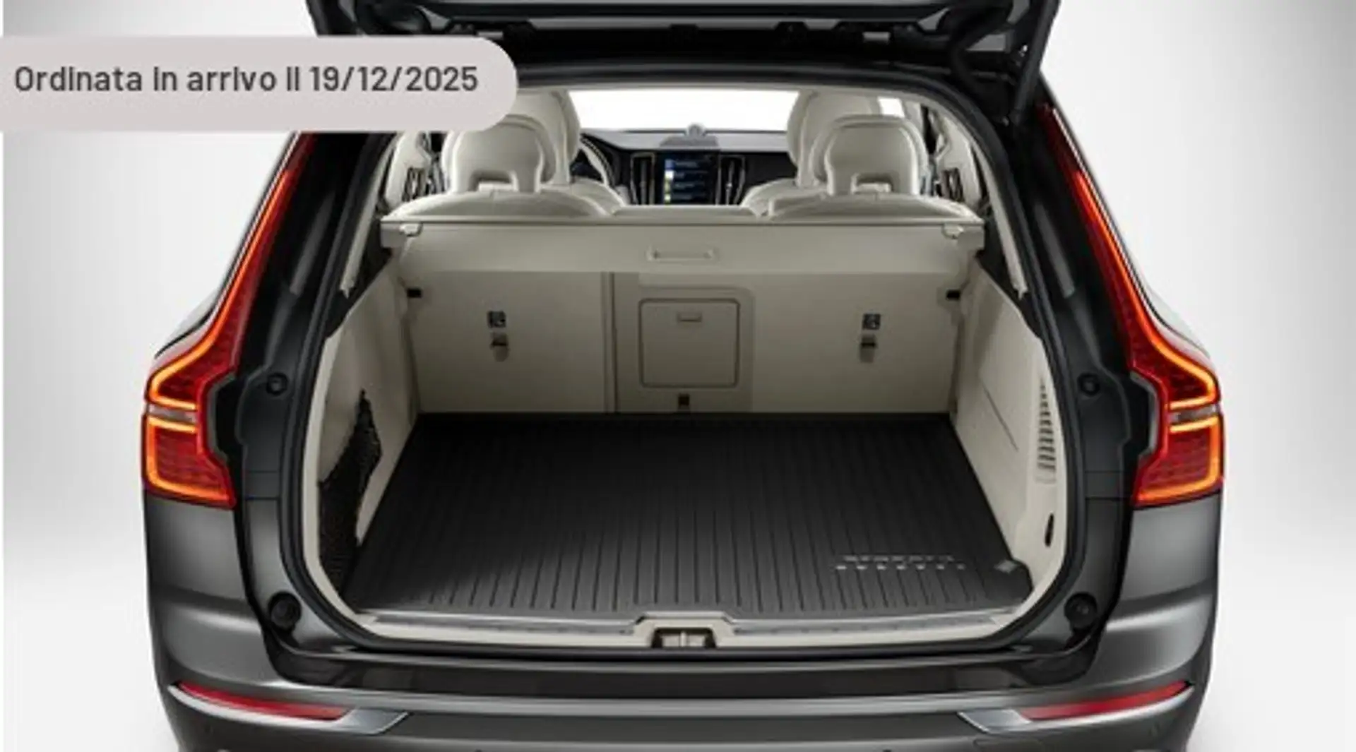Volvo XC60 T6 Plug-in hybrid AWD automatico Core N1 Argento - 1