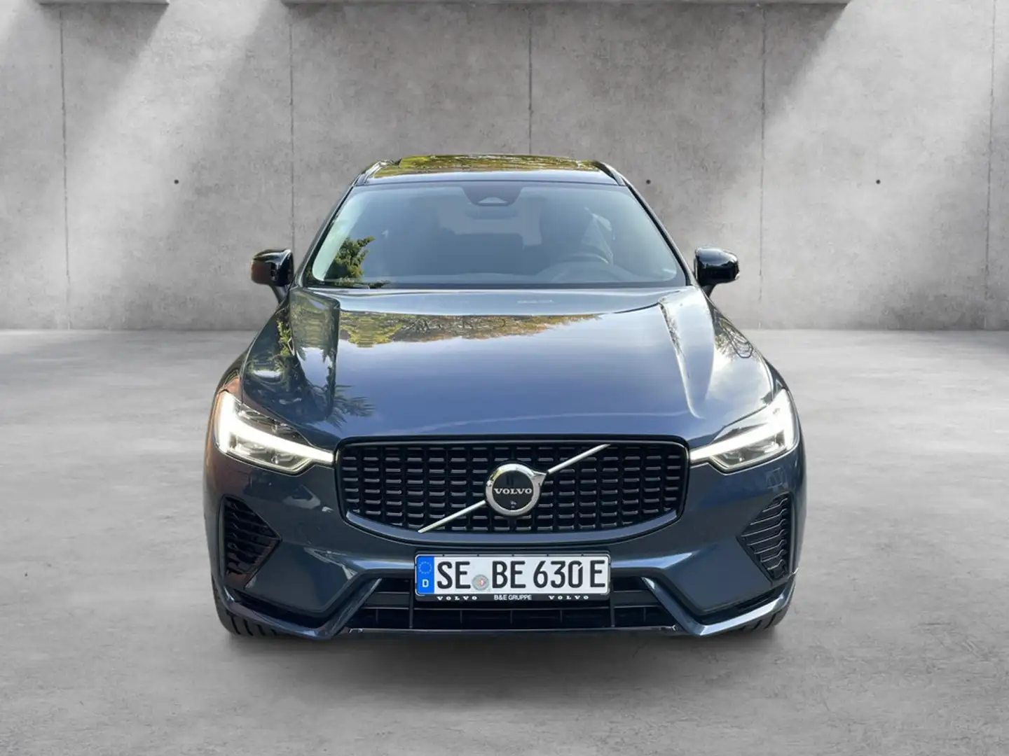 Volvo XC60 T6 Plus Dark Recharge Plug-In Hybrid AWD Blau - 2