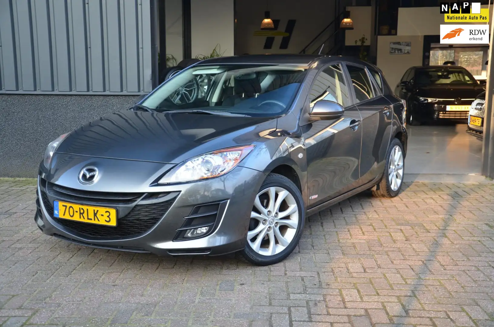 Mazda 3 1.6 GT-M Line, Hollands, Lage Kilometerstand Grijs - 1