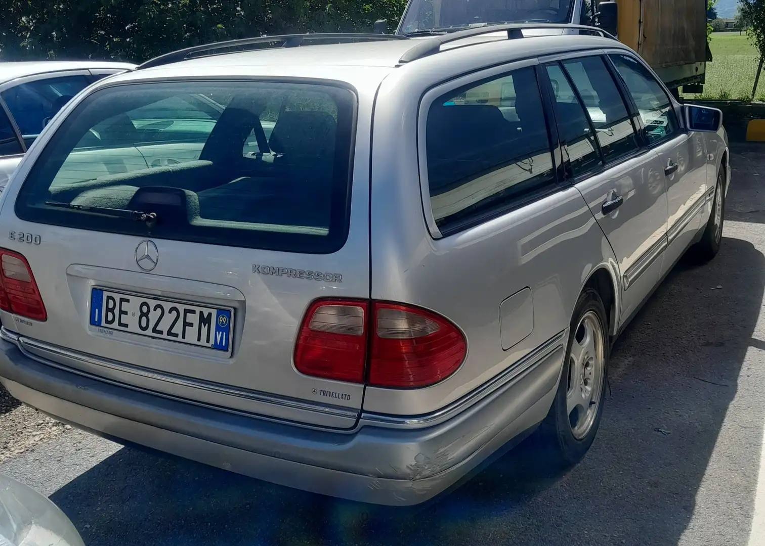 Mercedes-Benz 200 - 1