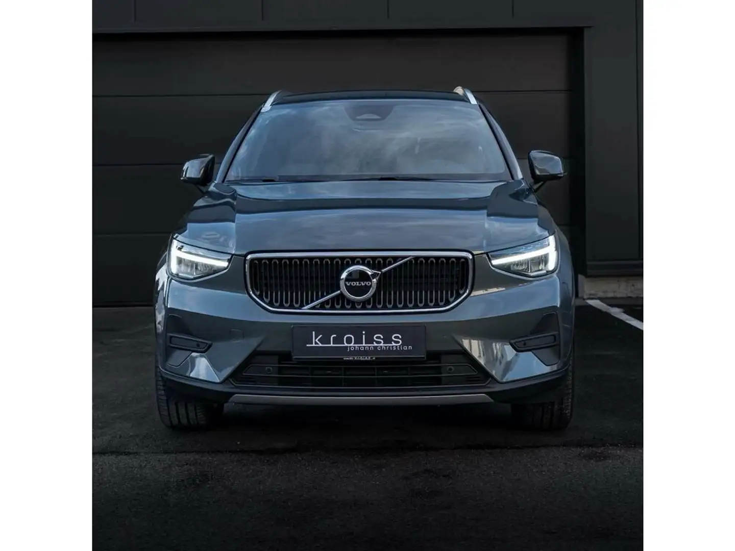 Volvo XC40 Core 2WD Grün - 2