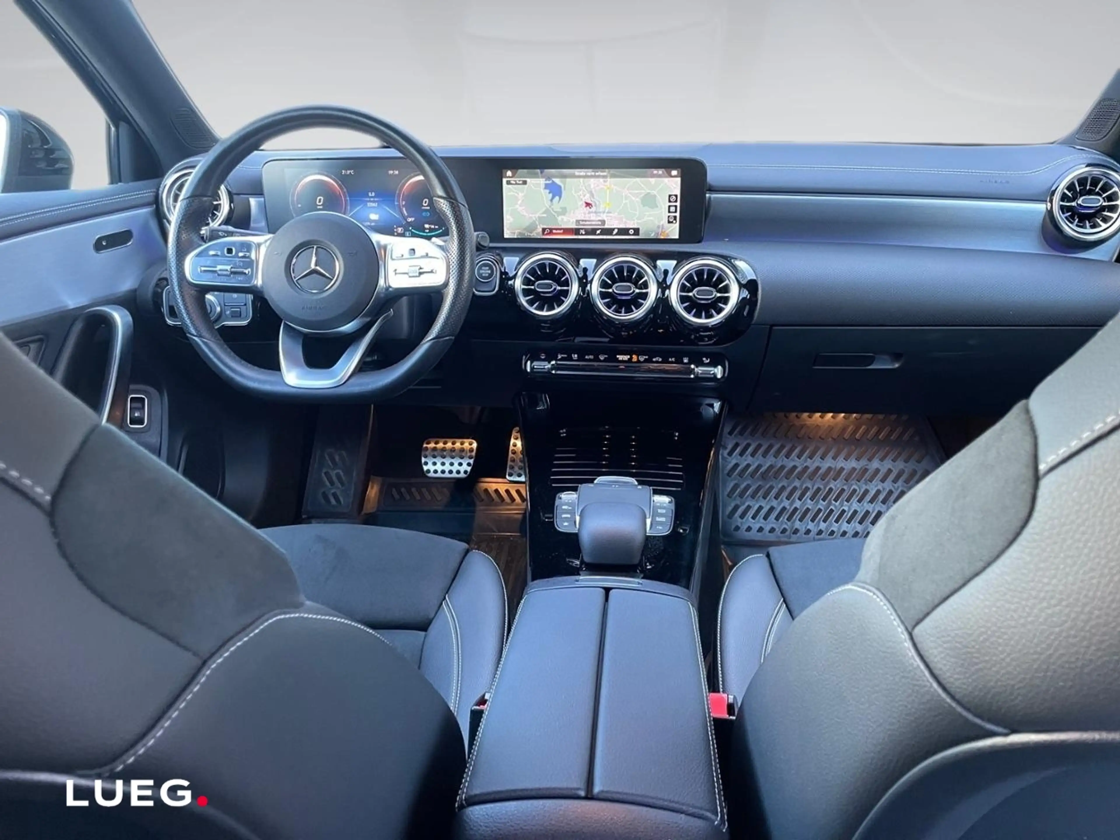 Mercedes-Benz A 250 e Kompakt Augmented Night Perf AUT KeyLess — photo 10
