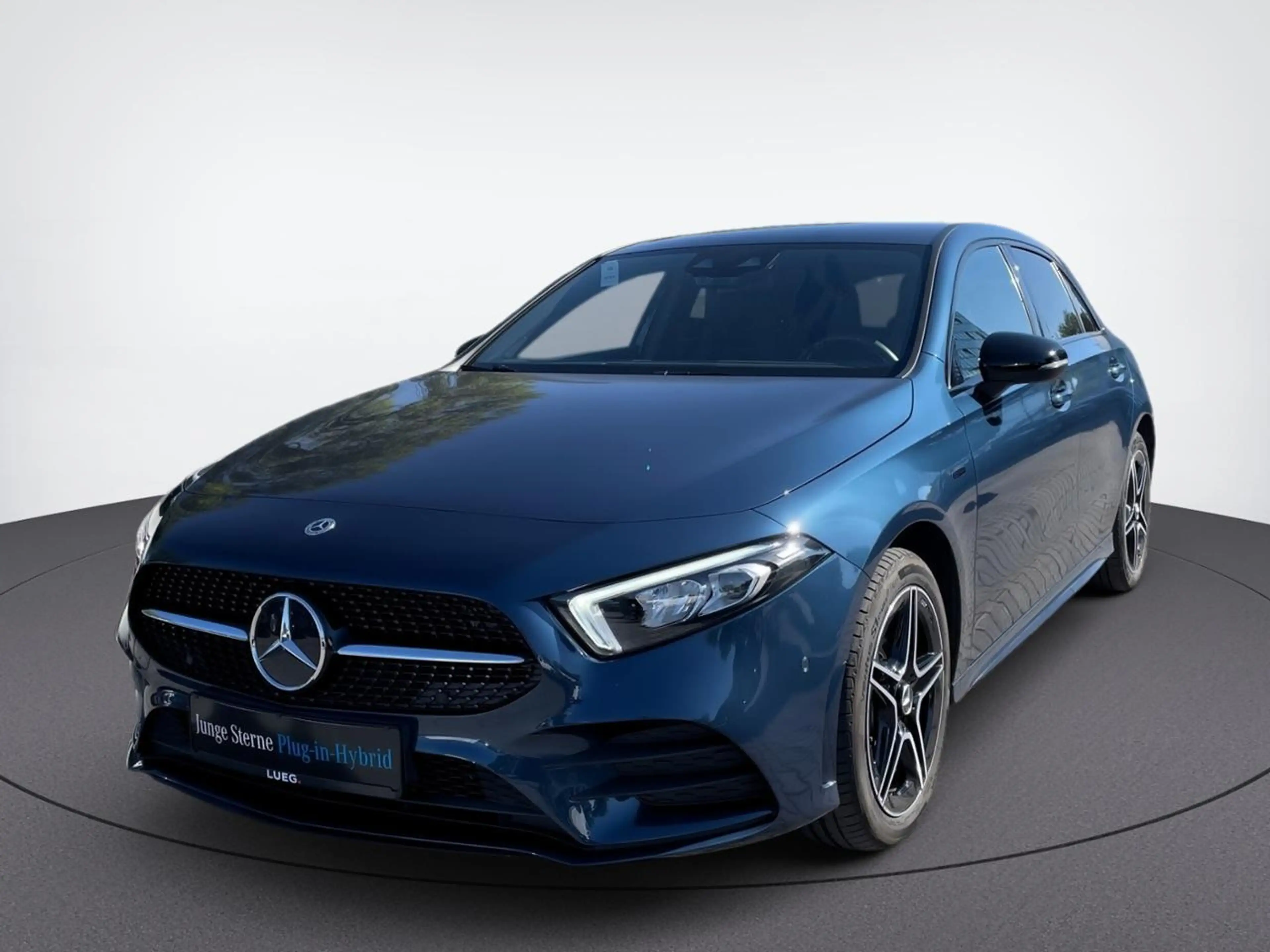 Mercedes-Benz A 250 e Kompakt Augmented Night Perf AUT KeyLess — photo 2