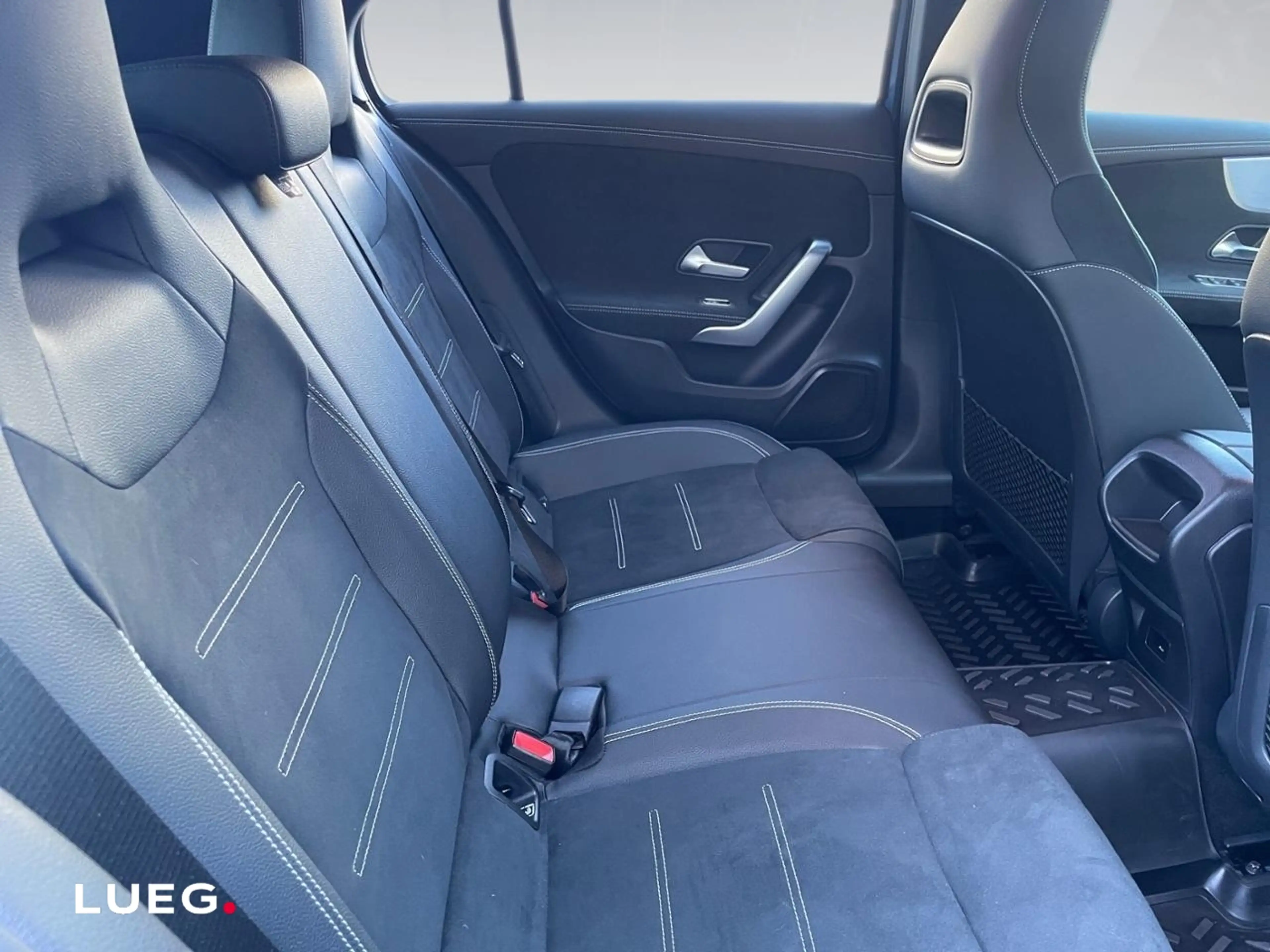 Mercedes-Benz A 250 e Kompakt Augmented Night Perf AUT KeyLess — photo 13