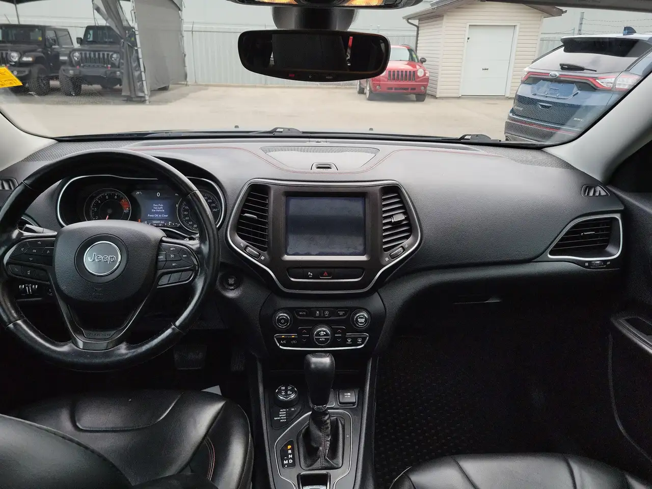 Jeep Cherokee снимка Jeep Cherokee