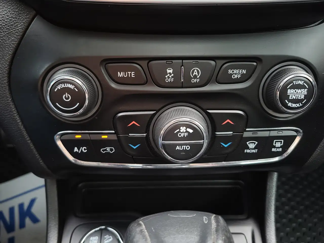 Jeep Cherokee снимка Jeep Cherokee