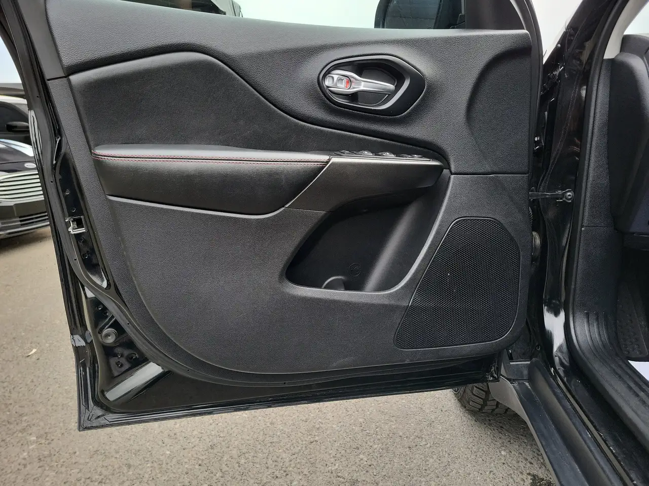 Jeep Cherokee снимка Jeep Cherokee