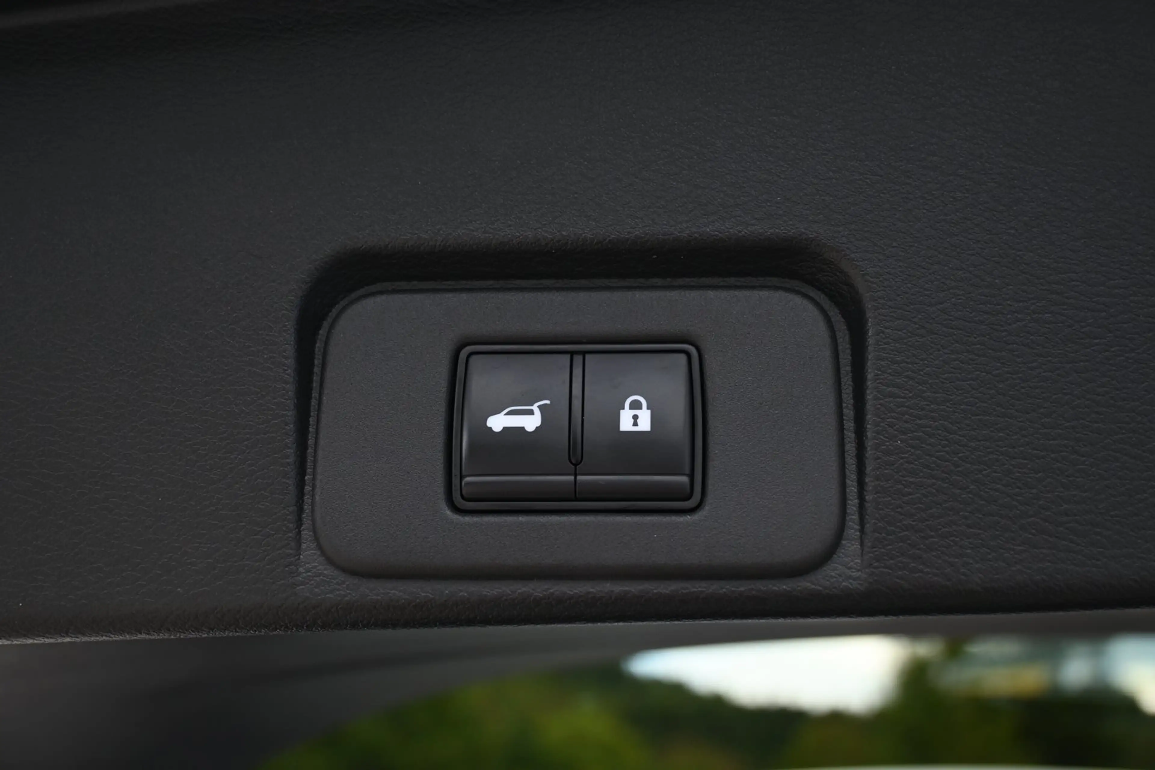 Nissan X-Trail e-Power e-4orce Tekna — photo 12