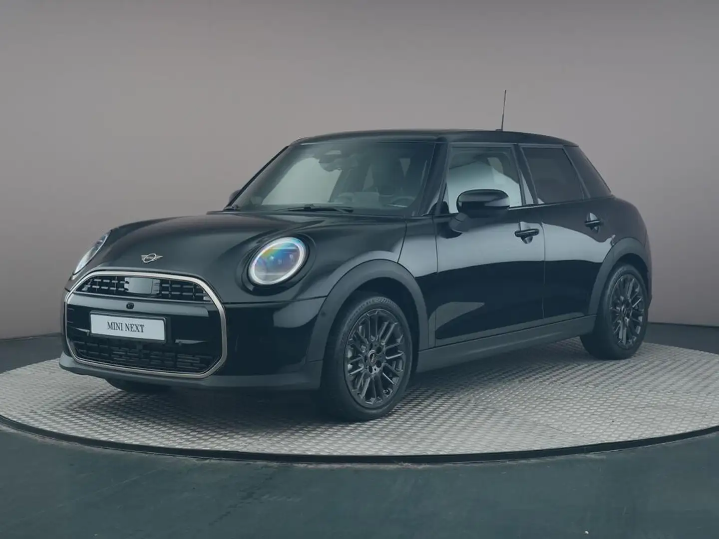 MINI Cooper C 1.5 Favoured L Zwart - 1
