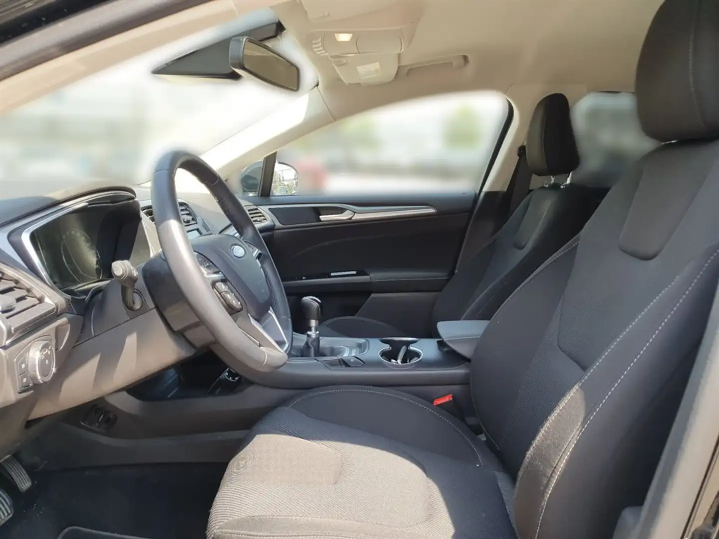 Ford Mondeo Titanium 2,0 TDCi Schwarz - 2