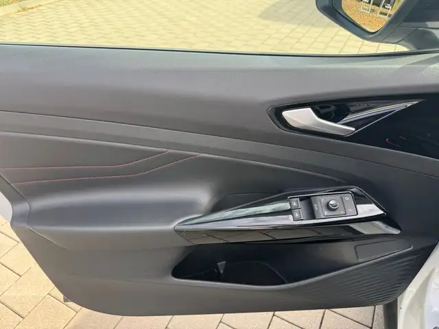Volkswagen Id.5 view 17