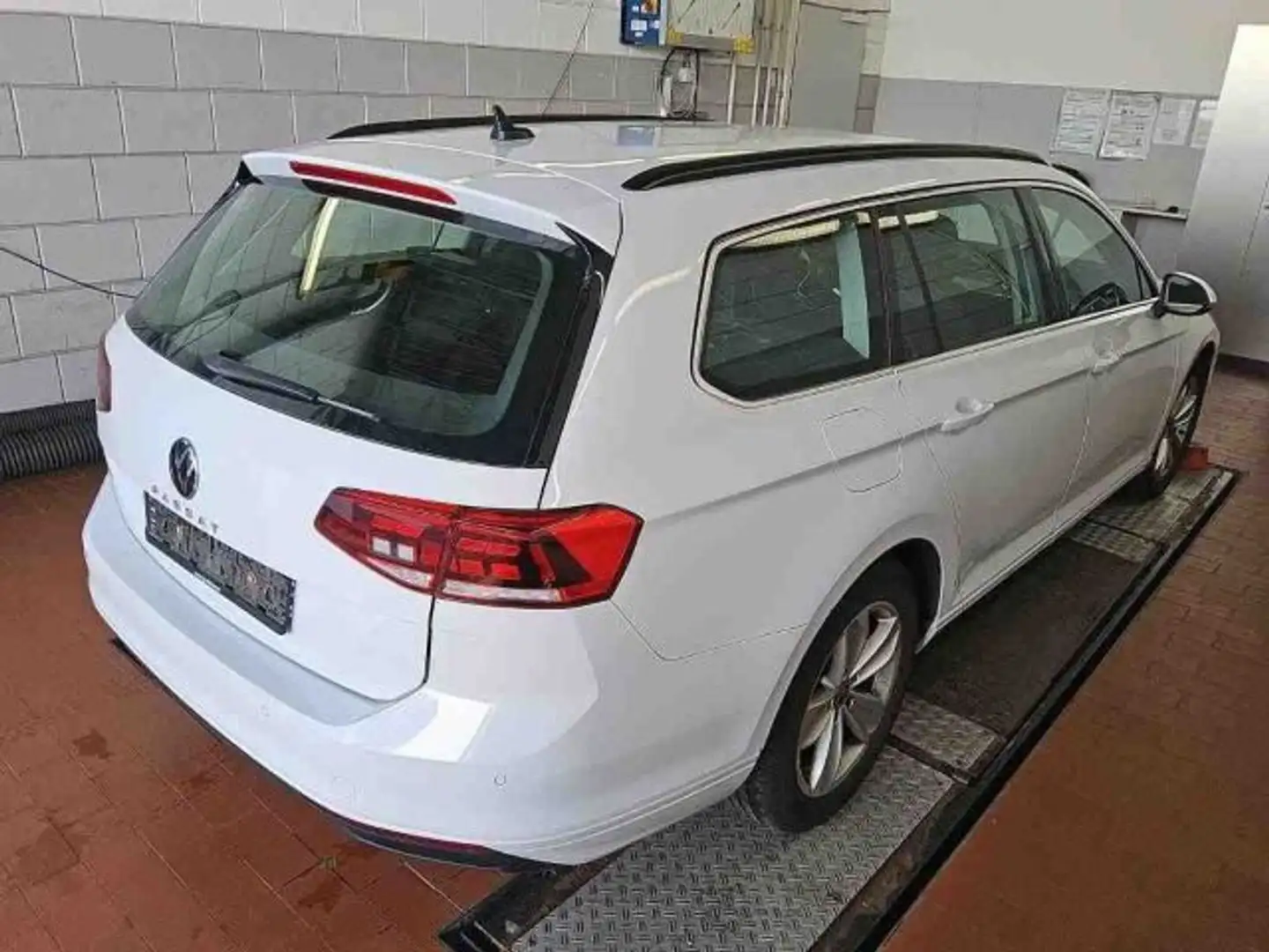Volkswagen Passat Variant 2.0 TDI DSG NAVI AHK RFK EPH SHZ Weiß - 2