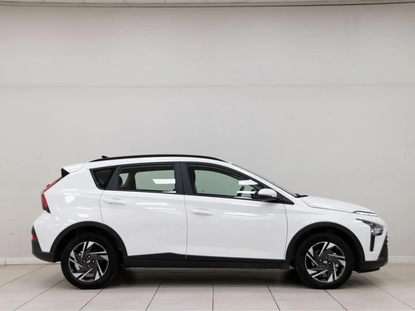 Hyundai BAYON 1.0 TGDI 48V Maxx DT Blanco - 2