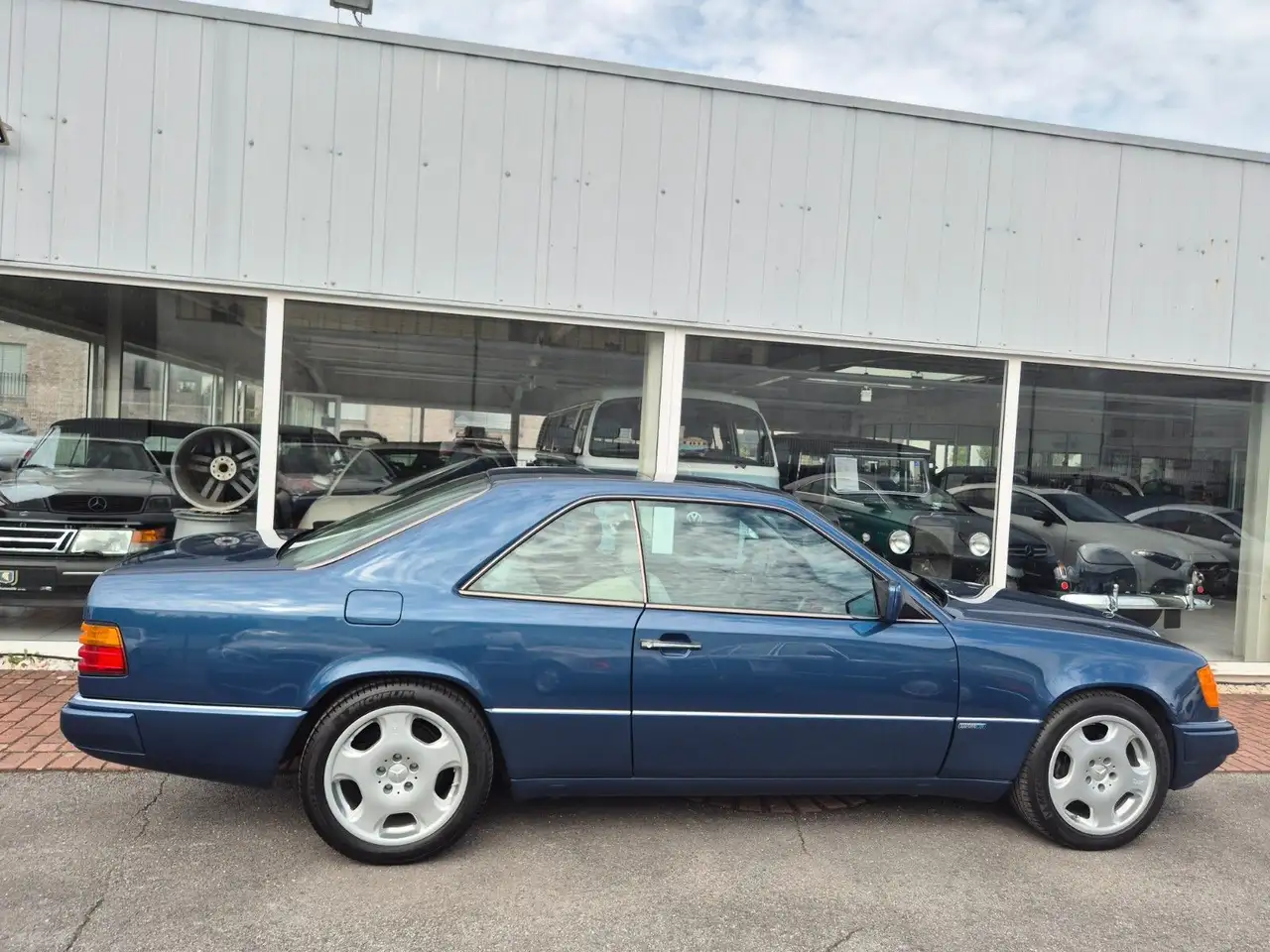 Mercedes-Benz 300 CE-24 Sportline/Dt./2. Hd/Schalter!, foto 3