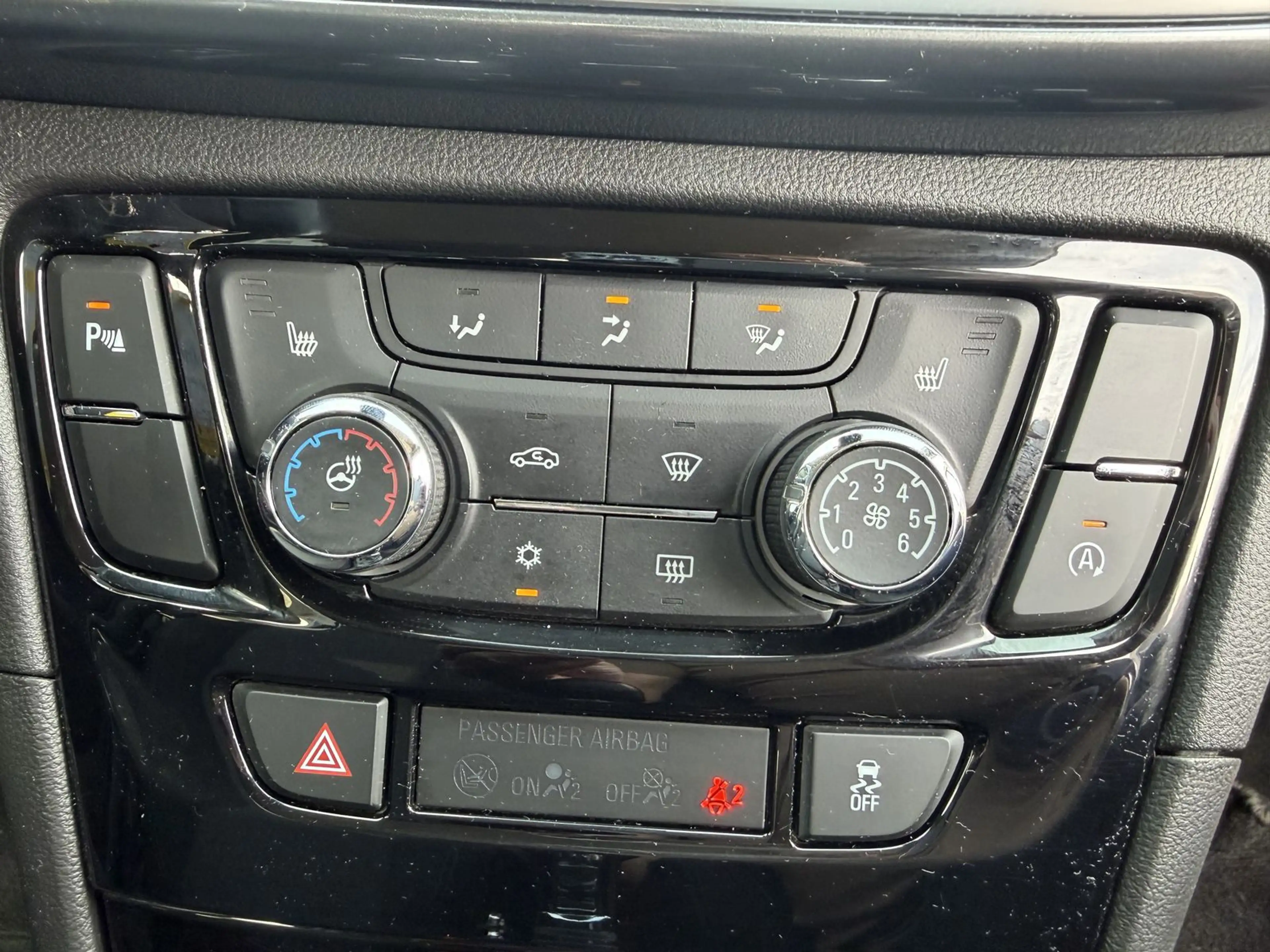 Opel Mokka X 1.4T Active Klima PDC Kam Shzg Alu Temp — photo 19