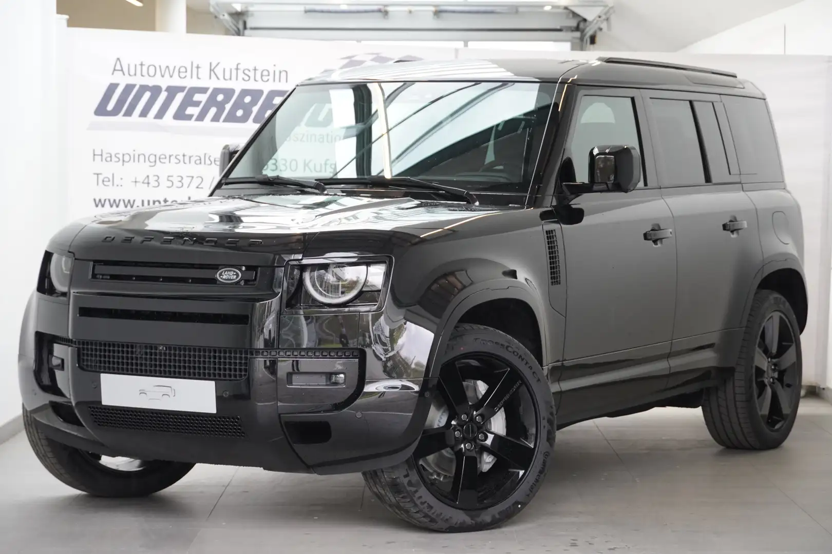 Land Rover Defender 110 2.0 PHEV SWB X-Dynmaic SE Schwarz - 2