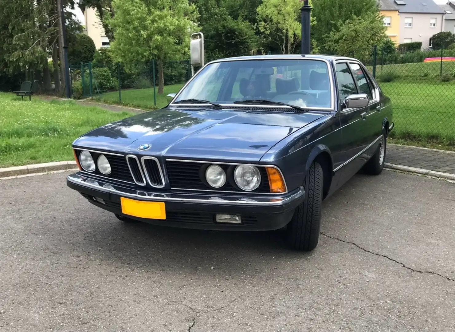 BMW 735 iA restauriert plava - 1