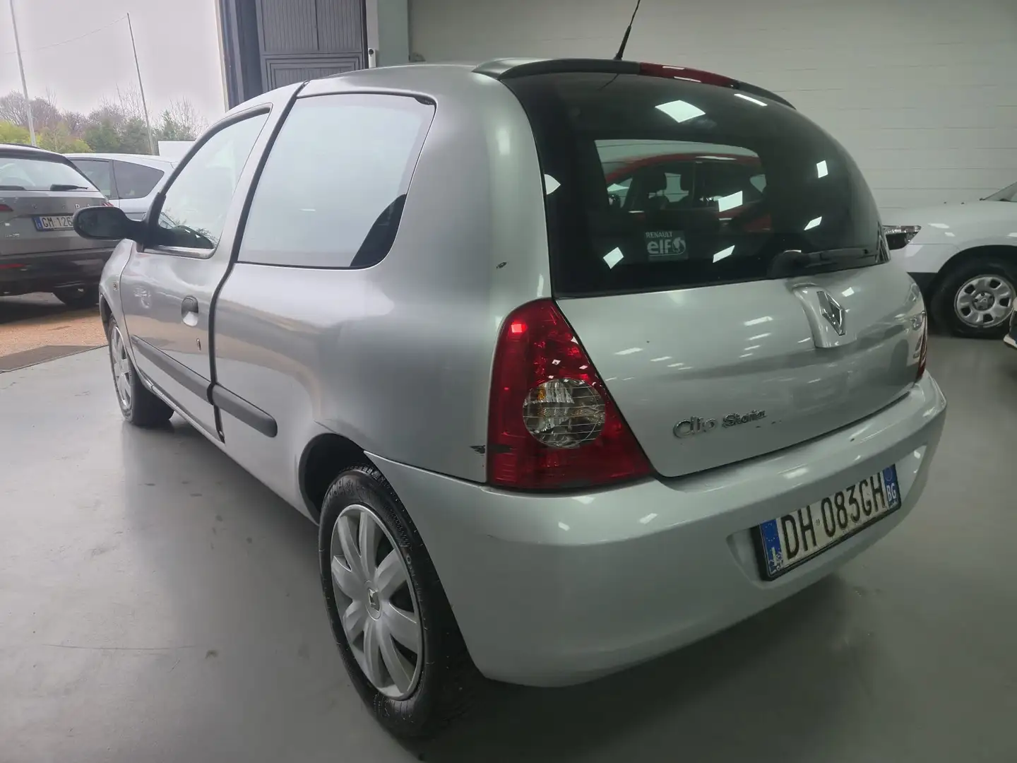 Renault Clio Clio II 2004 3p 1.2 Confort Authentique Silber - 2