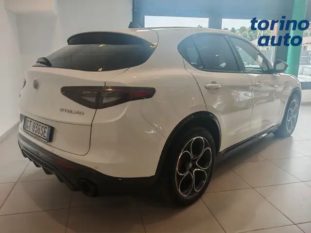 Alfa Romeo Stelvio view 3