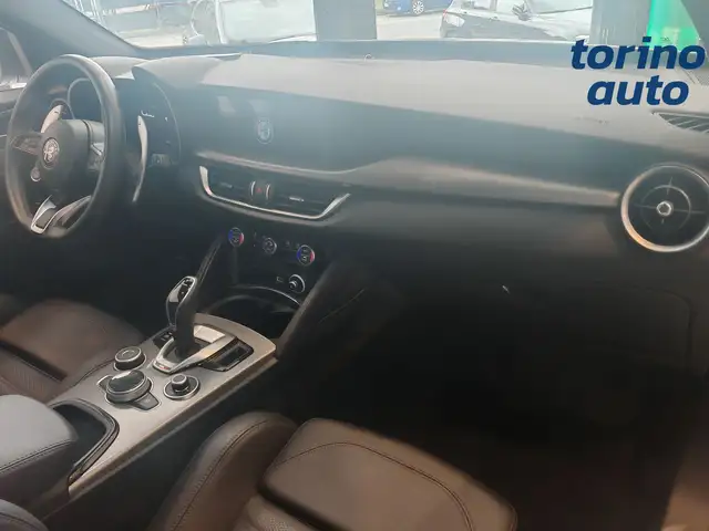 Alfa Romeo Stelvio view 4