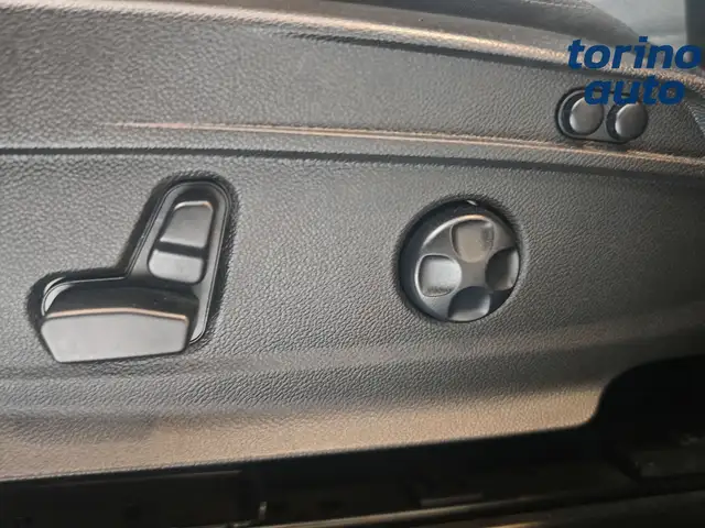 Alfa Romeo Stelvio view 8