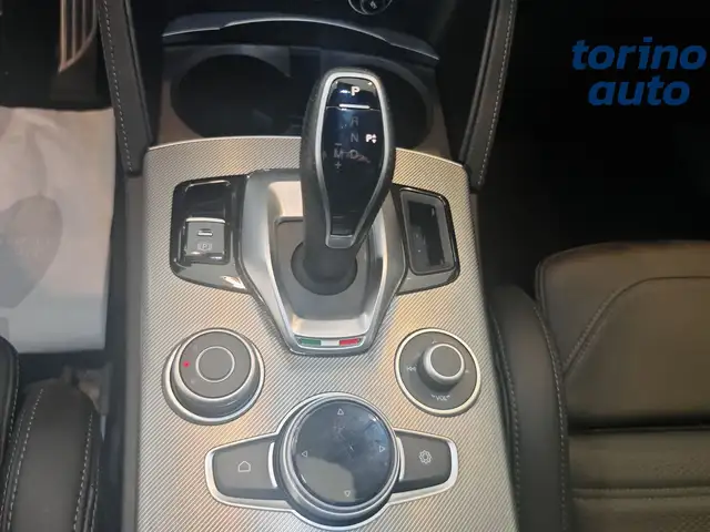 Alfa Romeo Stelvio view 23