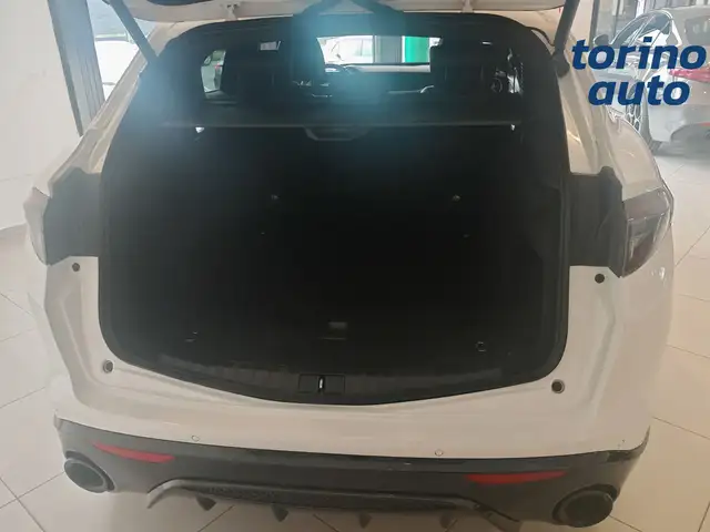 Alfa Romeo Stelvio view 24