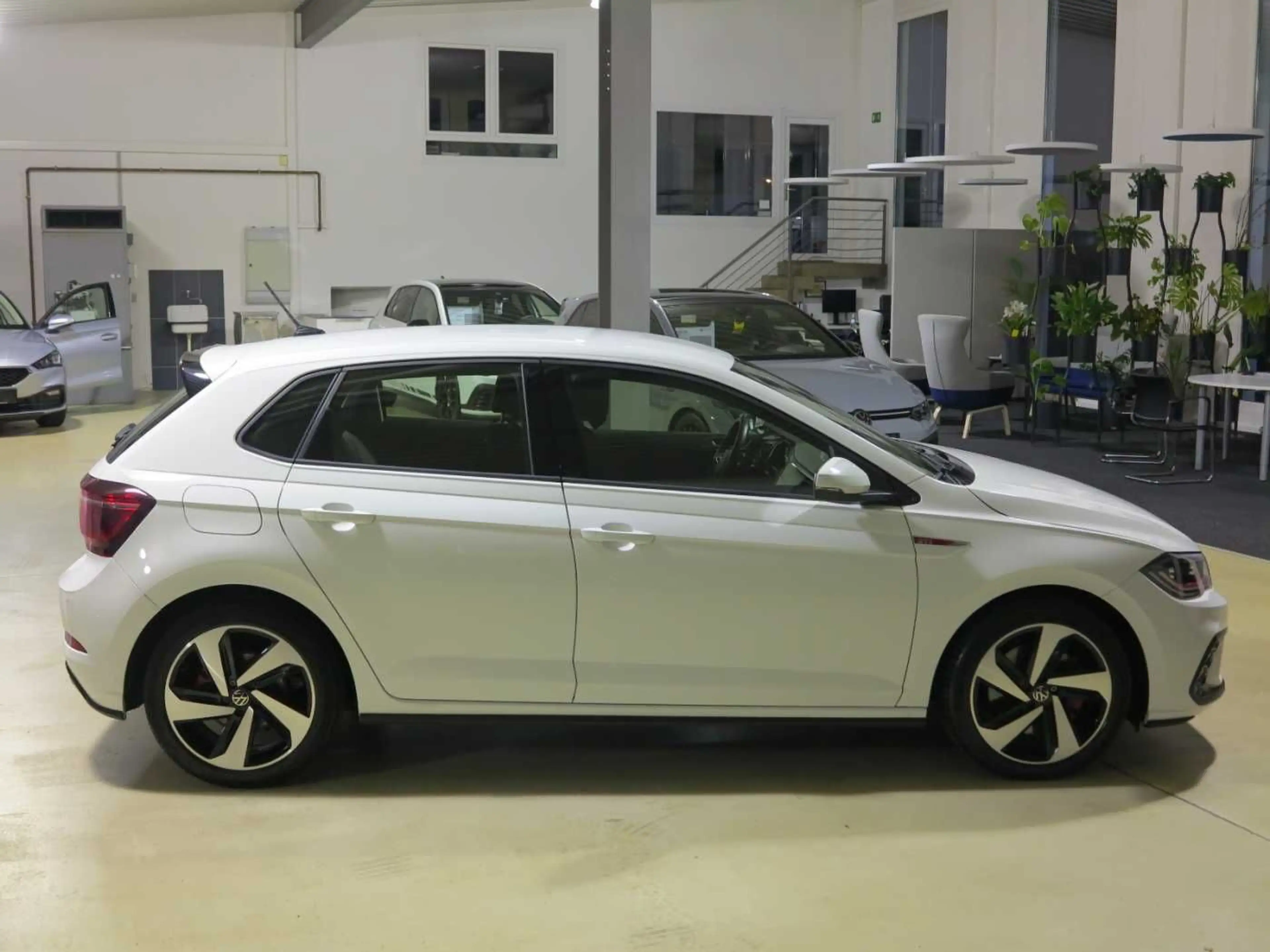 Volkswagen Polo GTI 2.0 TSI 2.0 DSG7 LM17 DAB RKamera — photo 13