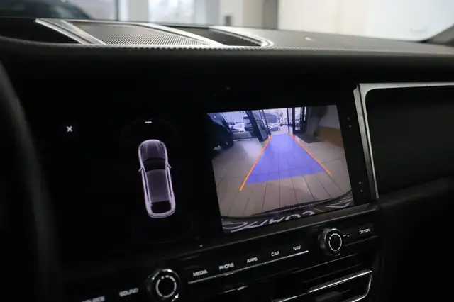 Porsche Macan view 16