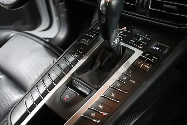 Porsche Macan view 20