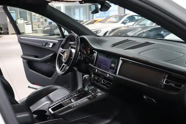 Porsche Macan view 17