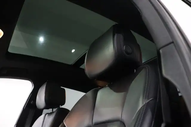 Porsche Macan view 24