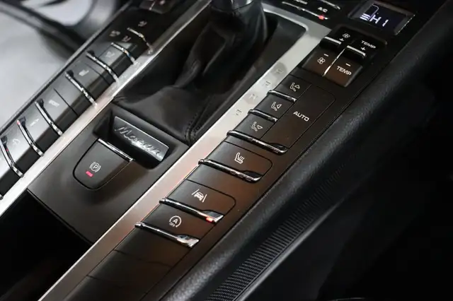Porsche Macan view 21
