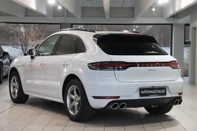 Porsche Macan view 3