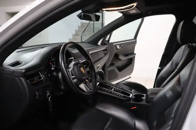 Porsche Macan view 9