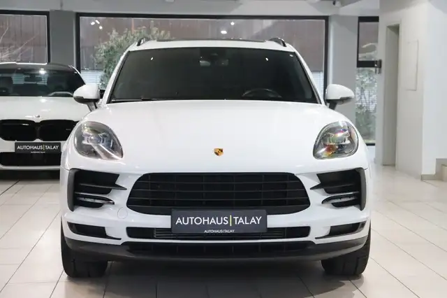 Porsche Macan view 2
