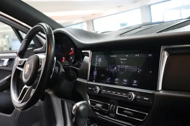 Porsche Macan view 18