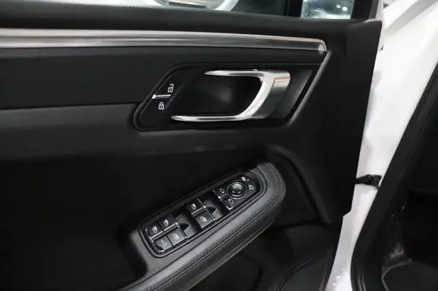 Porsche Macan view 5