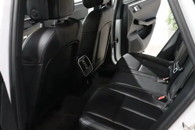 Porsche Macan view 22