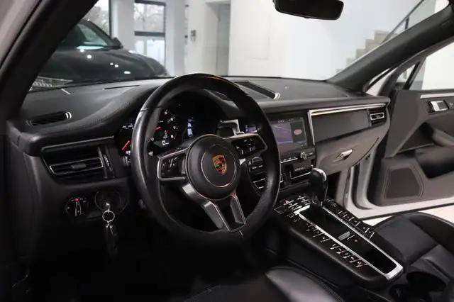 Porsche Macan view 7