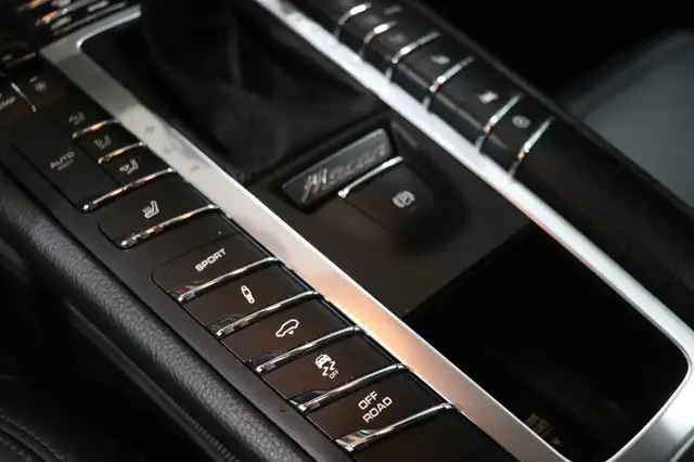 Porsche Macan view 15
