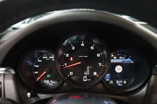 Porsche Macan view 10