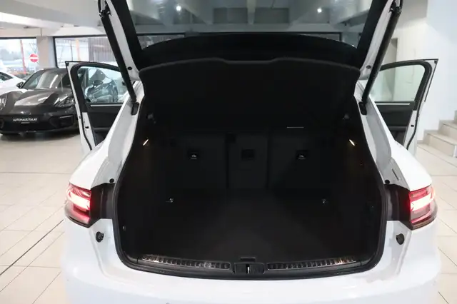 Porsche Macan view 25